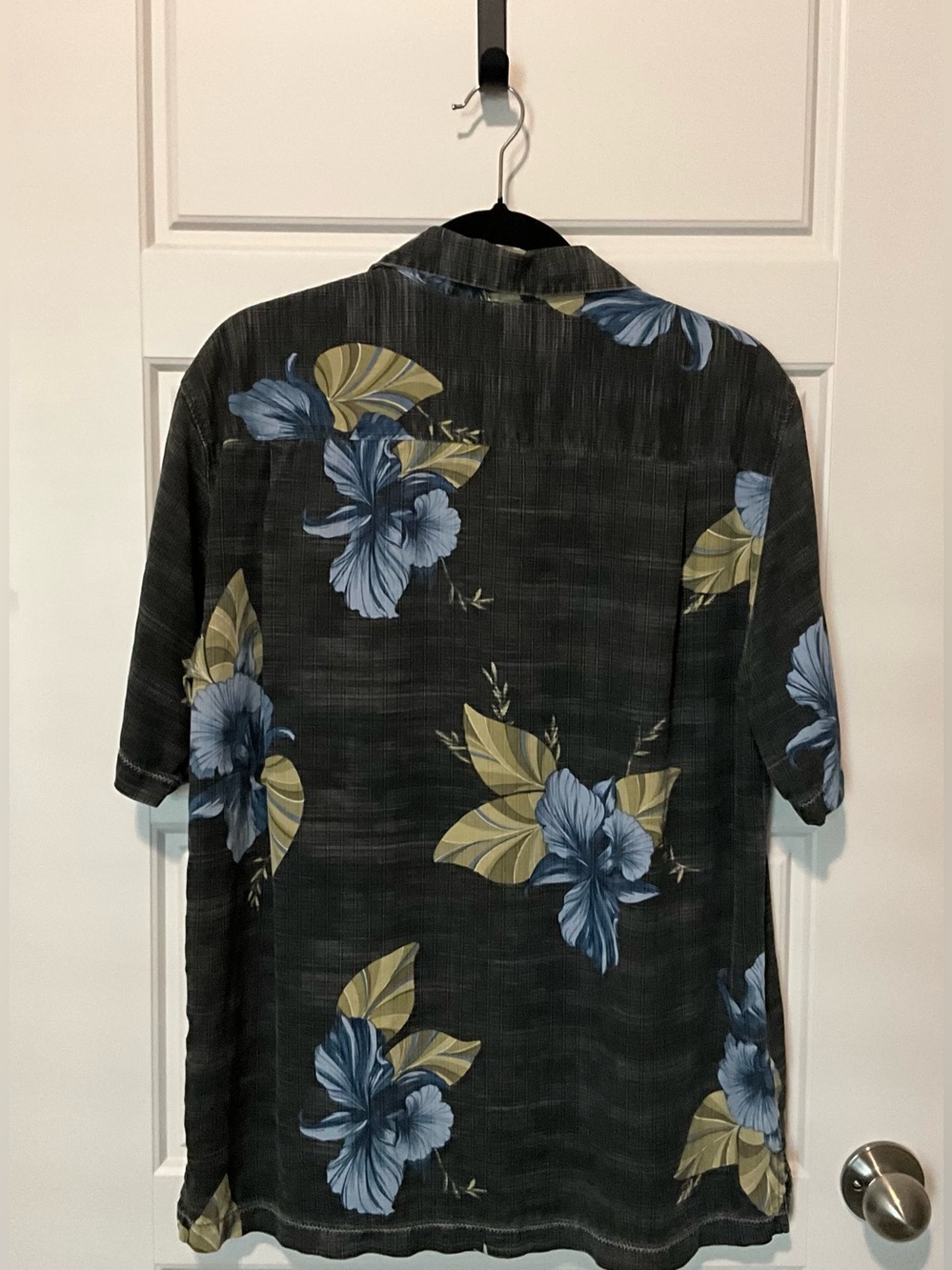 Tommy Bahama Black Short-Sleeve Shirt with Blue Floral Print - Picture 2 of 2